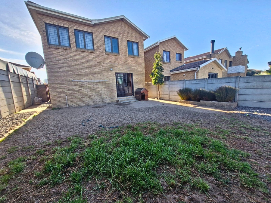 To Let 3 Bedroom Property for Rent in Langeberg Heights Western Cape